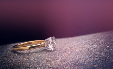 Elmas Nişan Yüzüğü. Lüks Değerli Yüzük