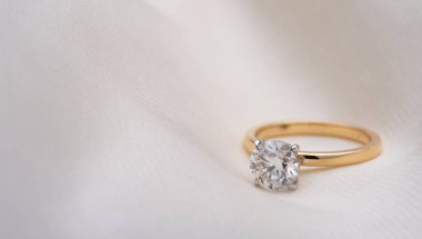 Elmas Nişan Yüzüğü. Lüks Değerli Yüzük