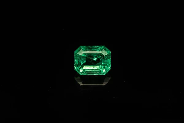 Natural Emerald Gemstone Precious Loose Stone — Stock Photo, Image