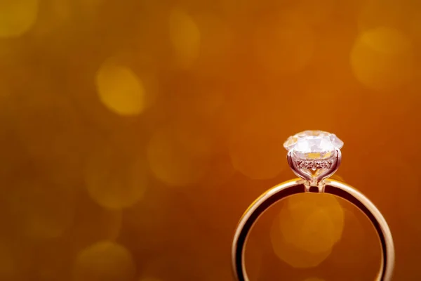 Primer Plano Hermoso Anillo Boda Con Diamante —  Fotos de Stock