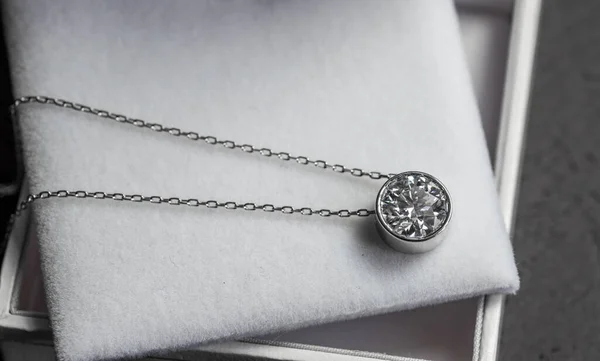 Diamond Pendant Gift Box — Fotografia de Stock