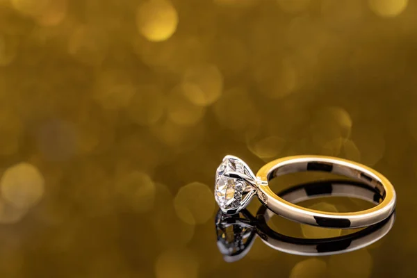 Primer Plano Hermoso Anillo Boda Con Diamante — Foto de Stock