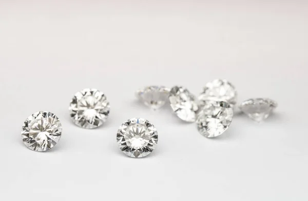 Detailní Záběr Bílých Diamantů Bílém Pozadí — Stock fotografie