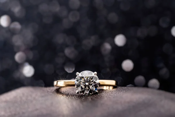 Крупним Планом Красиве Обручка Діамантом — стокове фото