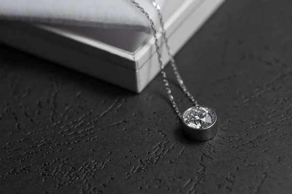 Pendentif Diamant Avec Boîte Cadeau — Photo