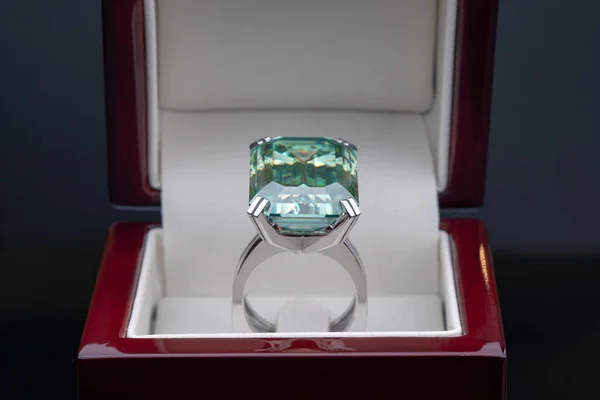 Closeup Silver Ring Big Square Shaped Green Gem Box — Stock Photo, Image