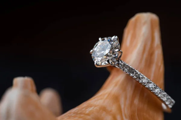 Zásnubní Diamantový Prsten Mušli — Stock fotografie