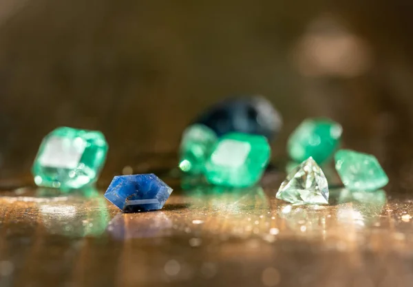 Colorful Natural Emerald Gemstones — 图库照片