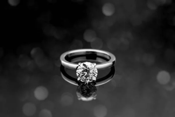 Closeup Beautiful Wedding Ring Diamond — Stock Photo, Image