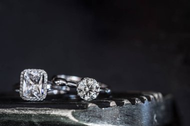 Elmas Nişan Yüzükleri. Lüks Değerli Yüzük