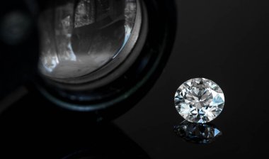 Güzel Diamond Gemstone arka planda, yakın plan