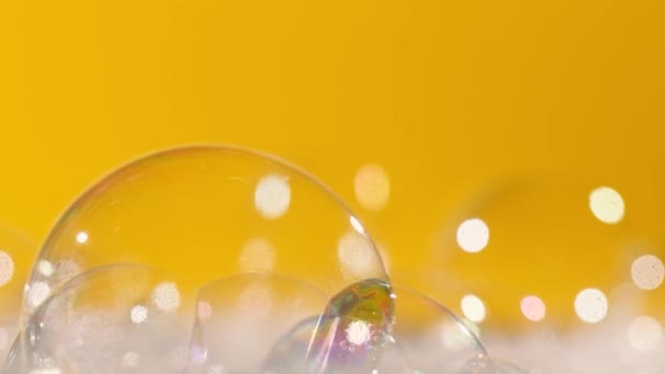 Желтый Мыльный Пузырь Меняет Фон Движения — стоковое видео