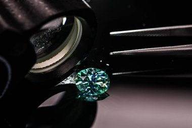 Cımbızlı ve silindirli güzel lüks elmas.