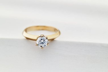 Elmaslı güzel bir yüzük