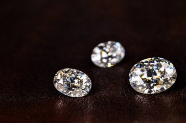 Güzel, lüks elmaslar arka planda, yakın plan