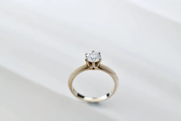 Mooie Ring Met Een Diamant — Stockfoto