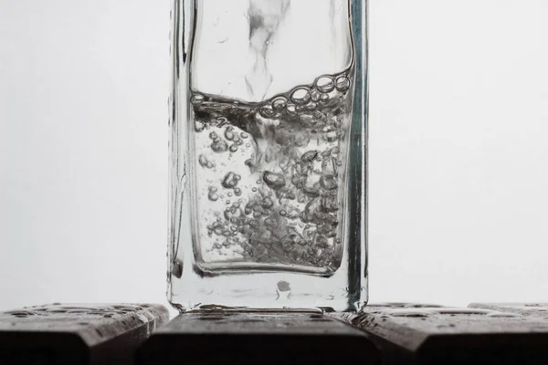 Glas Vatten Med Vit Bakgrund — Stockfoto