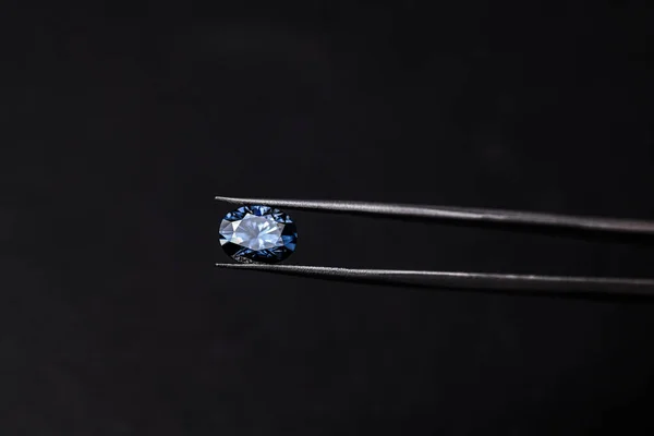 Krásný Luxusní Diamant Pinzetou — Stock fotografie