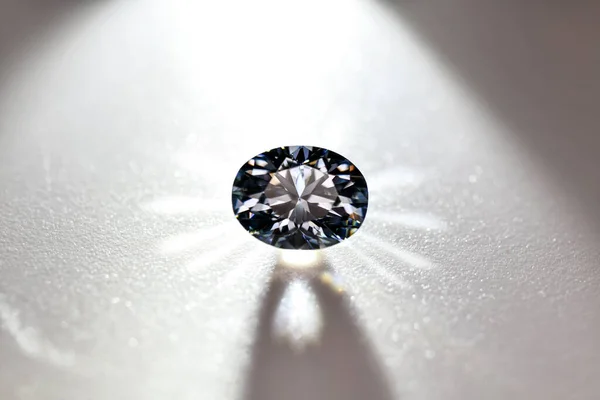 Diamante Luxo Sobre Fundo Branco — Fotografia de Stock