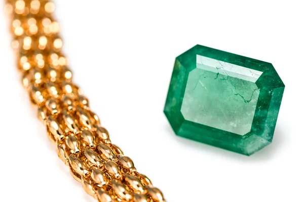 Emerald Gemstone Gold Chain White Background — Stockfoto