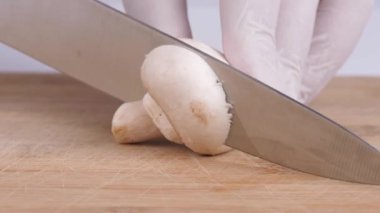 Tahta Kesme Tahtasında Kesme Mantarı