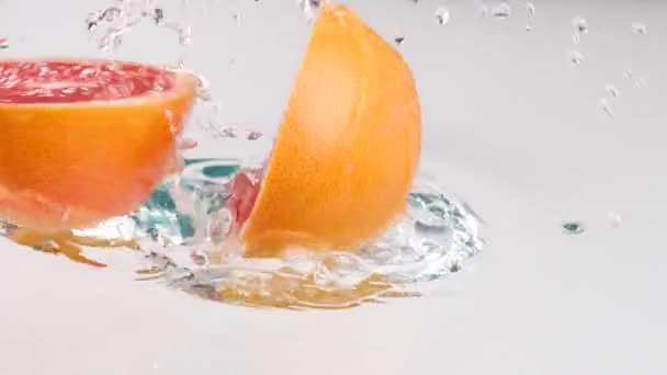 Pomelo Con Salpicaduras Agua Fondo Cerca — Vídeo de stock