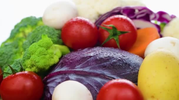 Frisches Veganes Gemüse Auf Weißem Hintergrund — Stockvideo