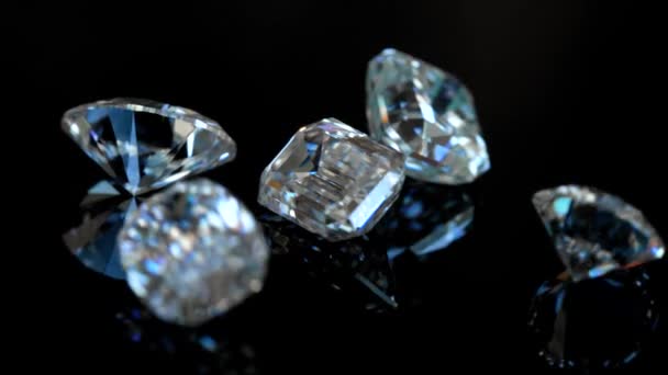 Nahaufnahme Von Diamanten Auf Schwarzem Hintergrund — Stockvideo