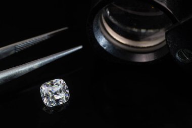 Güzel Diamond Gemstone arka planda, yakın plan