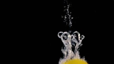 Limon Yavaş Suda Düşüyor