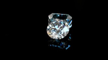 Siyah arkaplanda elmasların yakın plan görüntüsü