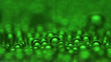 Baloncukların Doğum ve Kayboluşu, Yeşil Arkaplan 