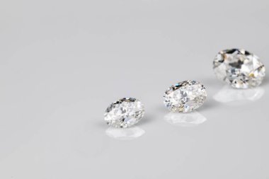 Güzel, lüks elmaslar arka planda, yakın plan