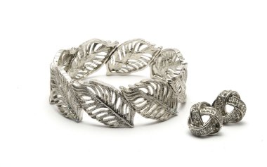 Gümüş bileklik ve küpe