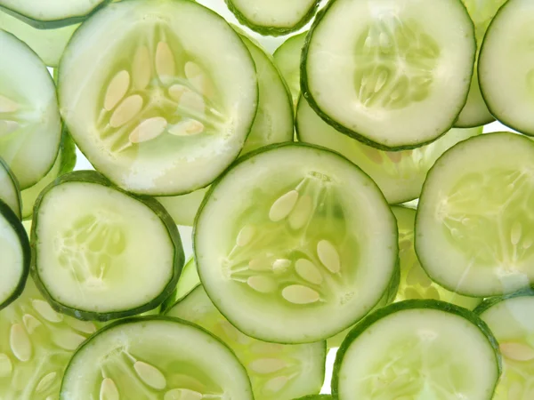 Taze kesilmiş salatalık makro.