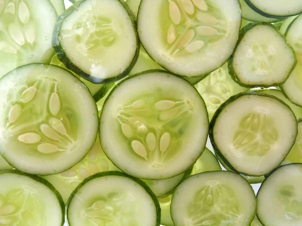 Taze kesilmiş salatalık makro.