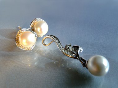 Gümüş kolye ve küpe İncili, makro.