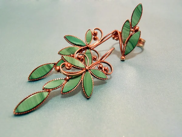 Gümüş Küpeler ve makro malakit ile ring