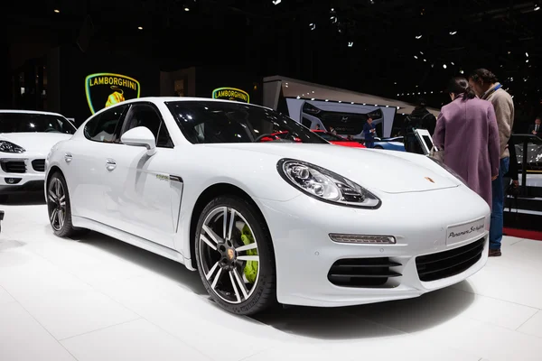 Porsche panamera s e hybridní — Stock fotografie
