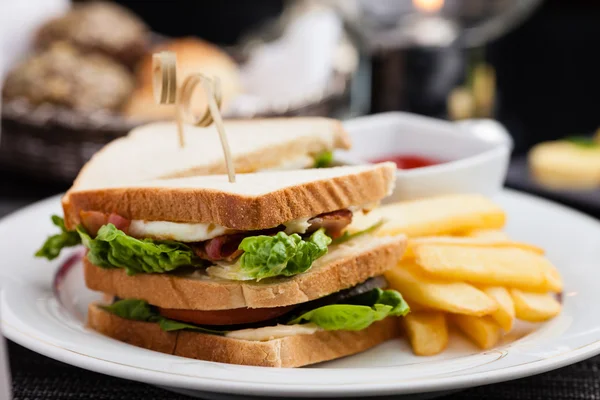 Sandwich with fried eggs — Stock Photo, Image