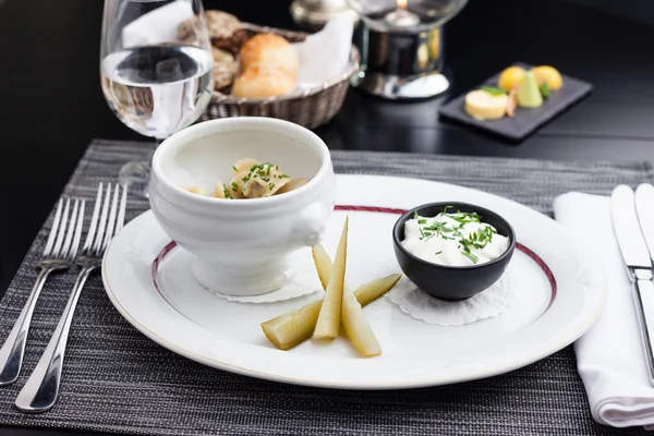 Siberian dumplings with sour cream — Stock Photo, Image