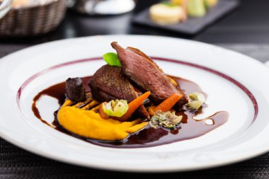 Kızarmış ördek fileto