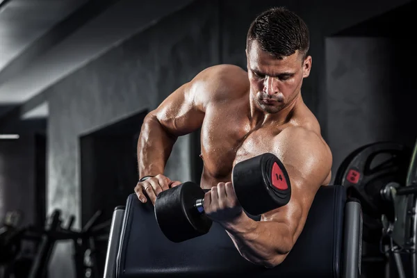 Fitness con pesas —  Fotos de Stock