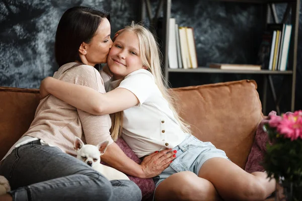 Koncept Vztahu Mezi Matkou Dcerou Žena Dospívající Dívka Sedí Před — Stock fotografie