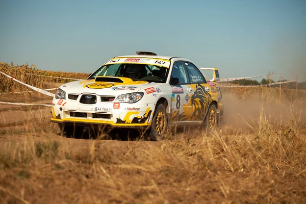 Subaru Rali Carro Movimento Com Nuvens Poeira Durante Campeonato Ucraniano — Fotografia de Stock