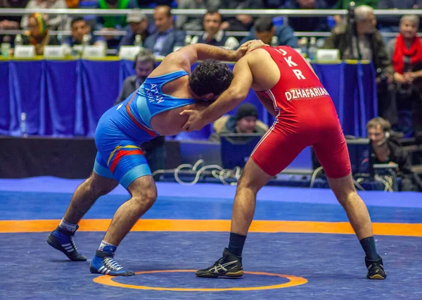 Dünya Güreş Kulübü Kupası 'nda M. Dzhafarian (UKR) ile Samir Atyan (ARM) arasındaki karşılaşma, 1 Aralık 2016, Kharkov, Ukrayna