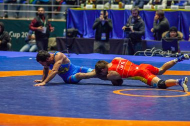 Dünya Güreş Kulübü Kupası 'nda Andrii Kvyatkovsky (UKR) ile Narek Sirunyan (ARM) arasındaki karşılaşma, 1 Aralık 2016, Kharkov, Ukrayna