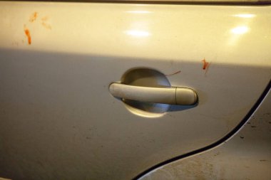 Çarpışmadan sonra kaza yapan araba kazaları ve hasarlı otomobiller. Ukrayna, Harkiv, 28.11.2020