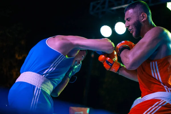 Bogdan Tolmacov Arman Darchinyan Během Boxerského Zápasu Mezi Národními Týmy — Stock fotografie