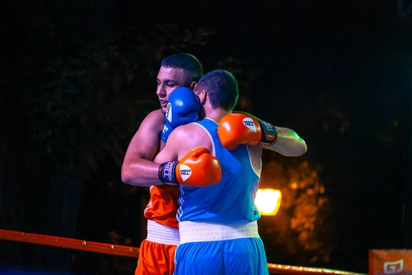 Bogdan Tolmachev Contro Arman Darchinyan Durante Partita Pugilato Tra Squadre — Foto Stock